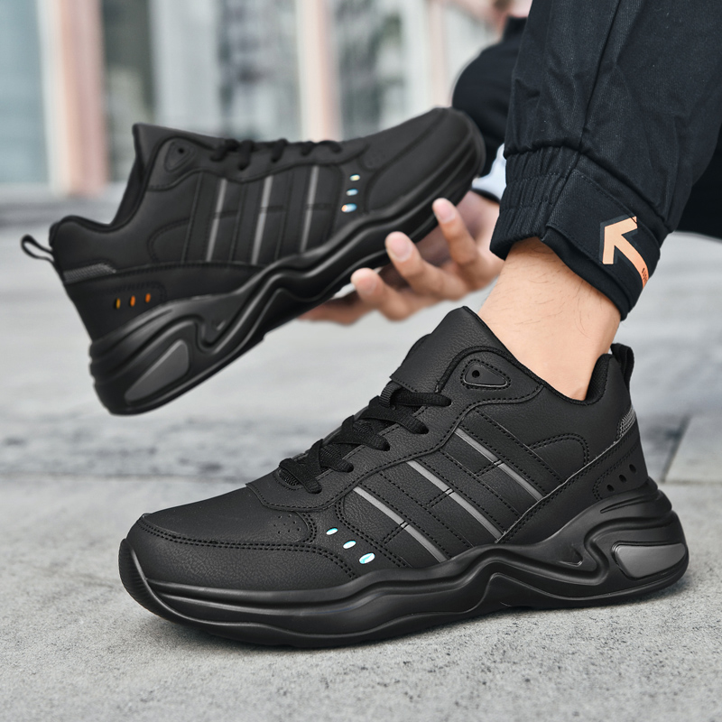 特大码皮面运动休闲鞋全黑色男鞋