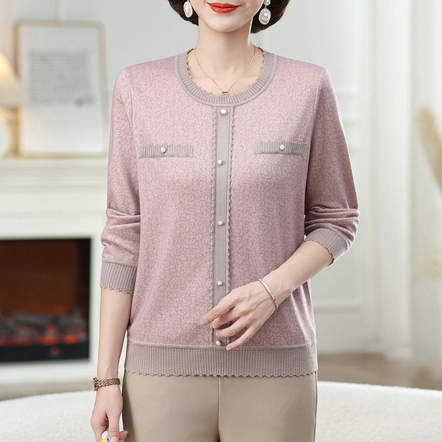 中老年桑蚕丝针织打底衫女2026春秋新款时尚大码圆领妈妈上衣外穿