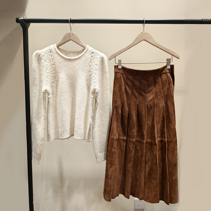 法式小众2026早春时髦纯色圆领耸肩针织毛衣压褶A版长裙套装女