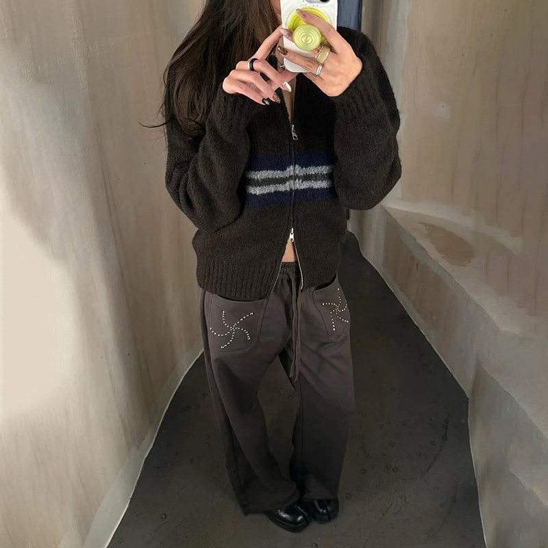 法单小众 2025秋冬新复古棕色横向条纹提花双头拉链款圆领毛衣女