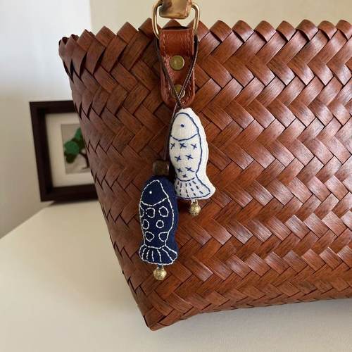 原创刺绣小鱼材料包胸针挂件团建手作礼物平安福袋香囊diy民族风