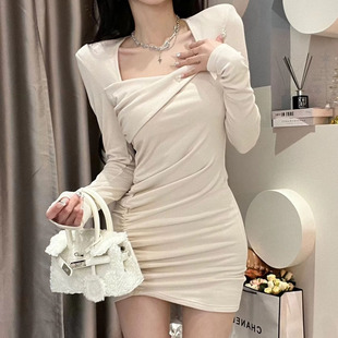 修身 顯瘦性感包臀短裙 新款 辣妹方領高級褶皺連衣裙女2024年春秋季