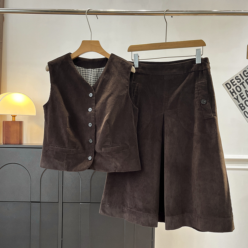 高端轻奢!小禾~木巨3000+简约美拉德灯芯绒马夹高腰A字半裙套装