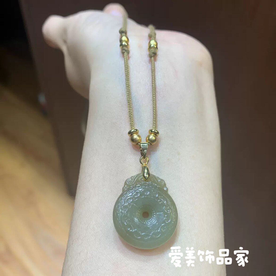 爱美饰品家2026新款和田玉吊坠项链玉石玉佩项链复古圆形回纹颈链