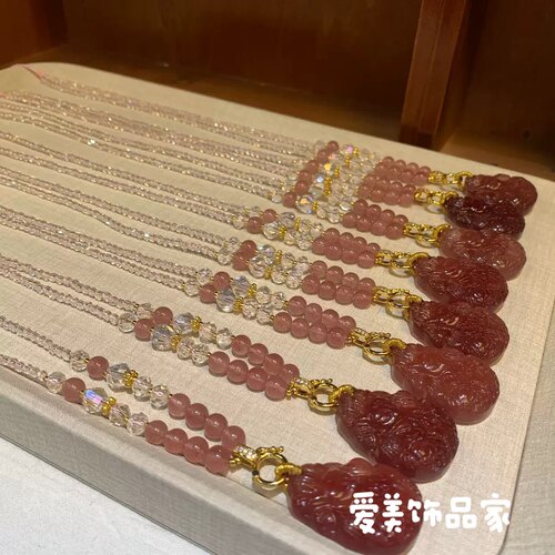 爱美饰品家2026草莓晶狐牌吊坠项链脖颈链民族风可调节绳水晶项链