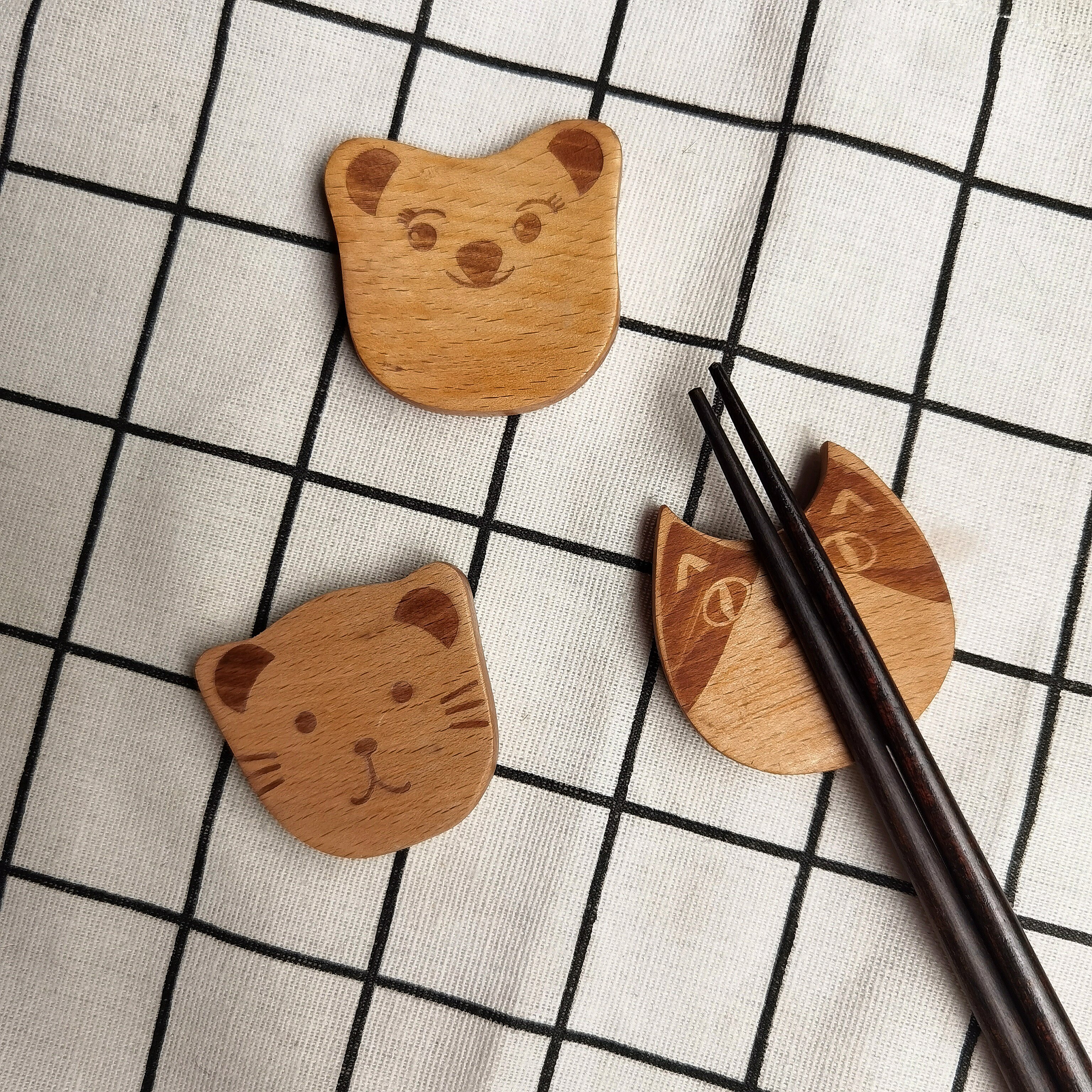 3个/5个 日式筷架可爱卡通木制筷托家用餐垫小配件
