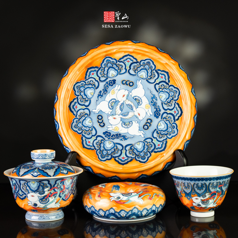 矾红青花《宝华莲三兔共耳》盖碗