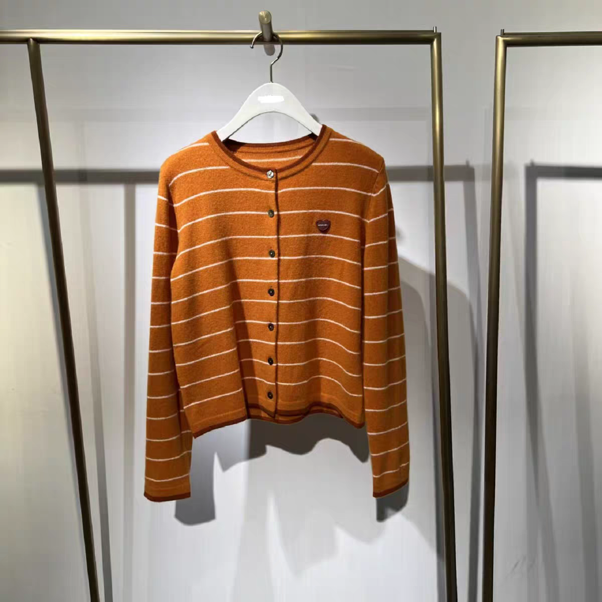 MM2025冬季设计师款轻奢风女装百搭简约圆领单排扣针织衫长袖上衣