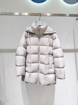 2025冬季设计师款轻奢风云朵泡芙羽绒服女连帽中长款加厚保暖外套