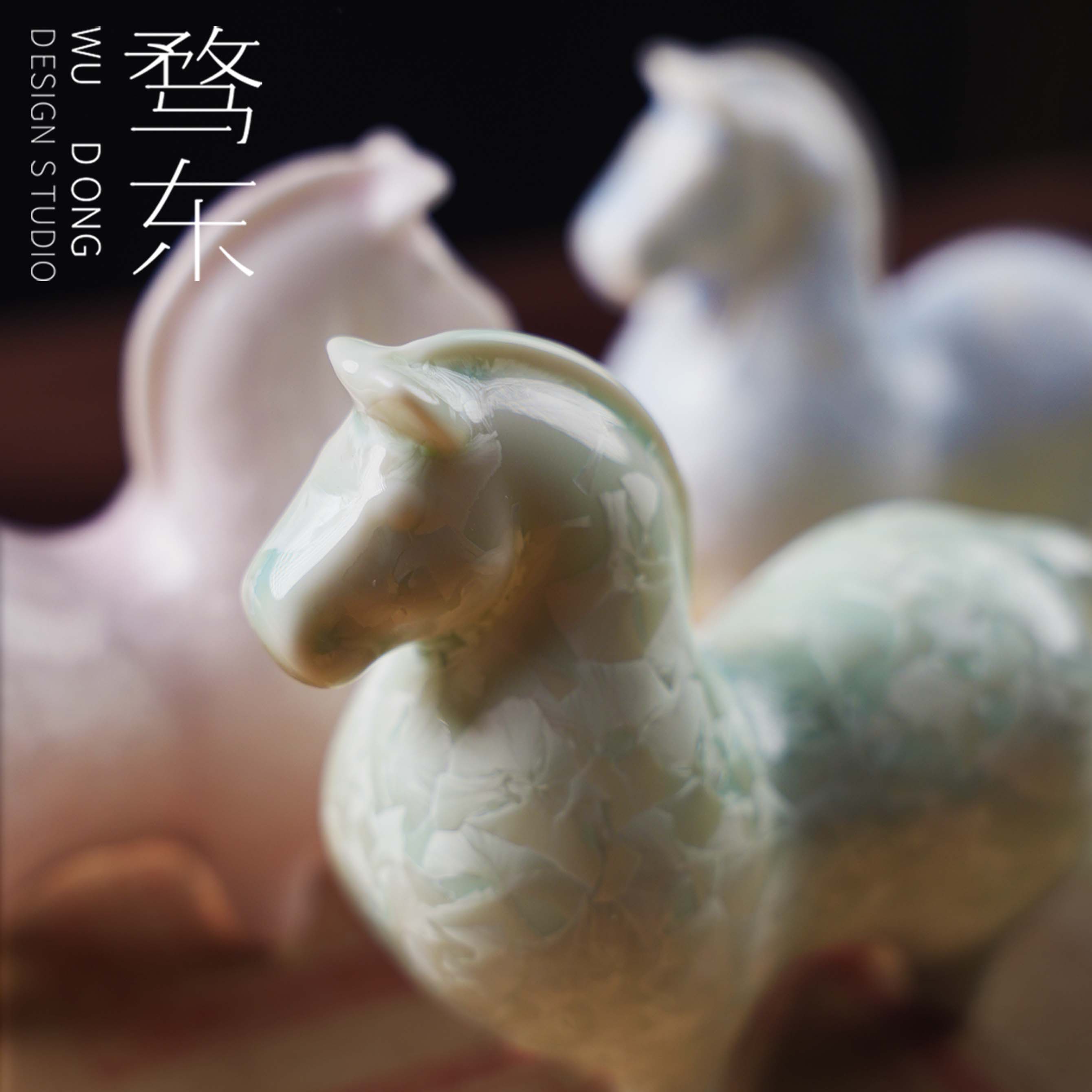 骛东制造彩釉小马笔搁陶瓷中式笔搁手工制作笔搁笔掭书法笔搁镇纸