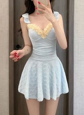 2025新款泳衣女高级感绝美裙式性感连体平角遮肉保守显瘦度假温泉