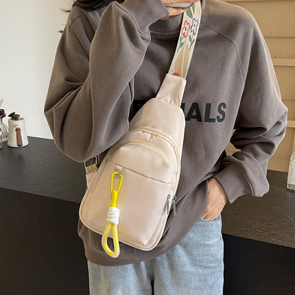 胸包女轻便百搭小挎包尼龙布包包女士2024新款潮流胸包斜挎包休闲