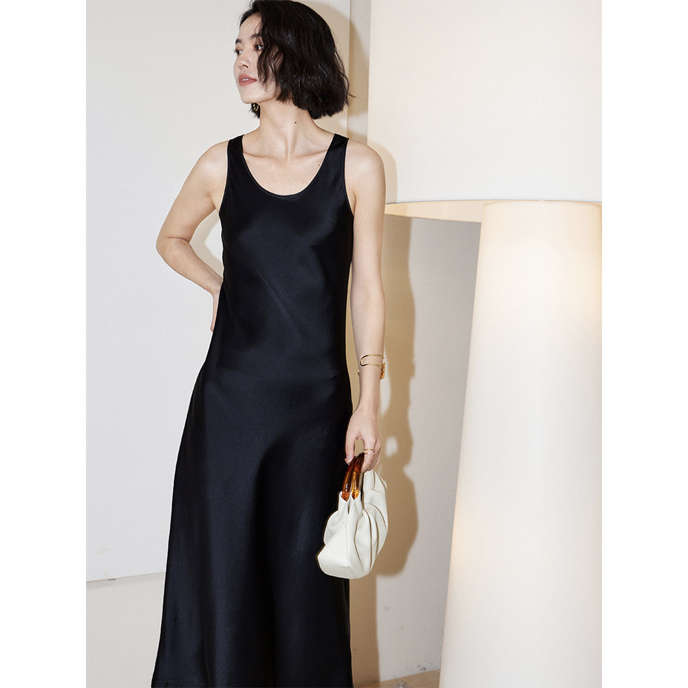芝美日禾 重磅醋酸背心连衣裙黑色无袖丝滑大气轻奢极简高级