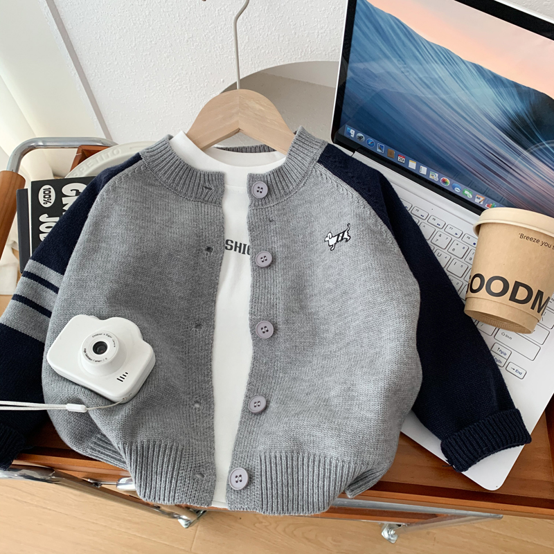 男童针织外套2025春秋新款儿童洋气卡通刺绣毛衣开衫帅气插肩上衣