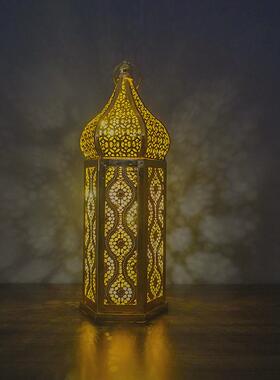 跨境新品铁艺镀金风灯镂空摩洛哥灯笼家居装饰工艺品烛台道具