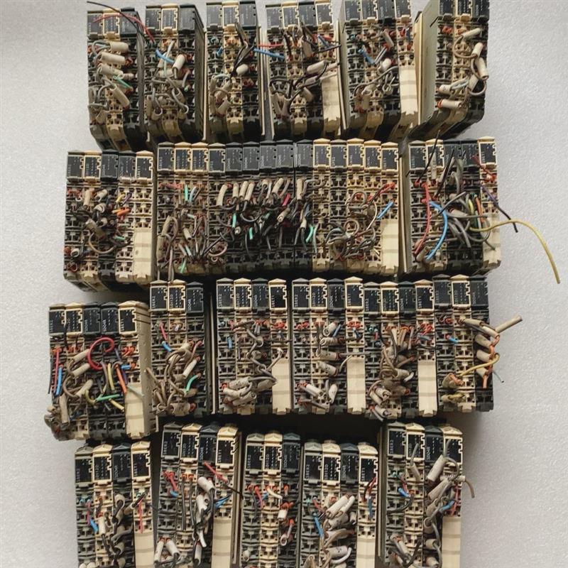 议价施耐德PLC模块 SBER2  SDI12D  SDO4R