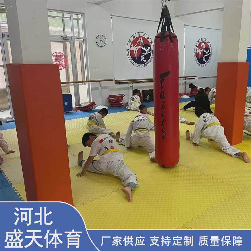 体育运动馆工字钢防碰撞海绵保护套加厚防水跆拳道柱子墙面软包