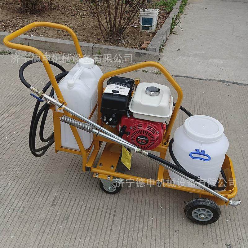热销小型道路养护翻新撒布机喷淋式路面撒布机手推式汽油沥青布机