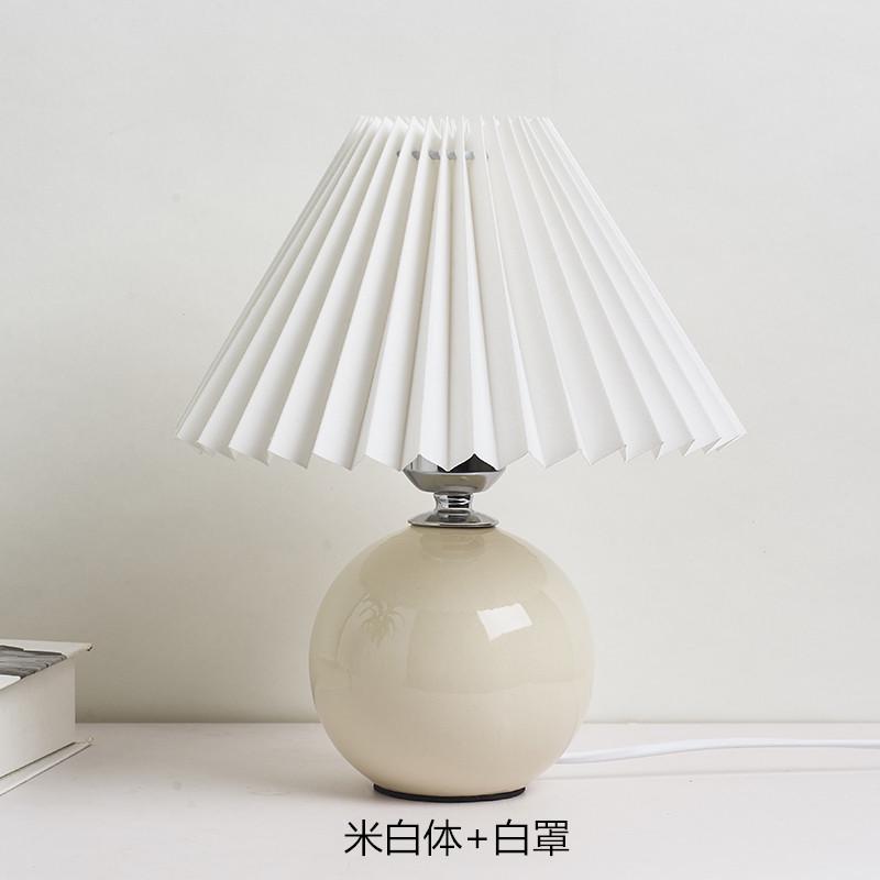 网红床头灯ins风少女温馨喂奶小夜灯高端陶瓷百褶卧室灯北欧台灯