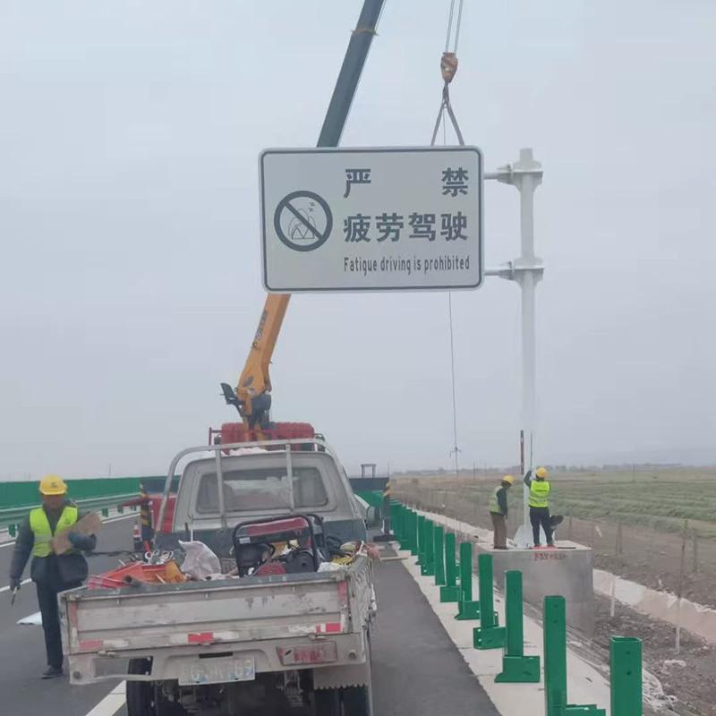 公路指示牌立杆交通标识杆件高速公路街道指示标识杆