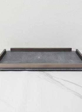 欧式简约金属皮革收纳托盘软装饰品样板房卧室客厅书房办公室摆件