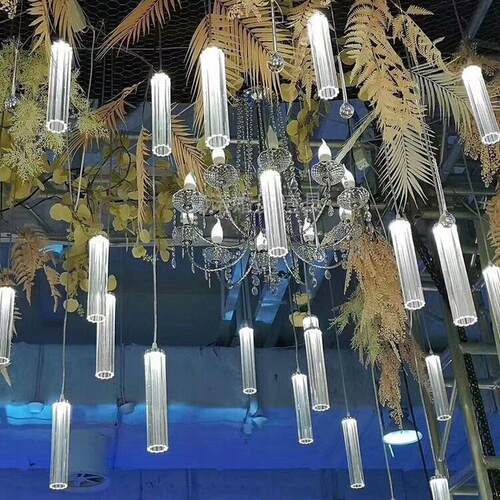 婚庆吊顶装饰铃兰花吊灯婚礼布置道具挂灯装饰灯空中吊饰LED串灯