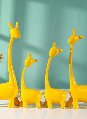 北欧创意四口之家摆件家居酒柜装饰可爱四小鹿结婚礼物现货批发