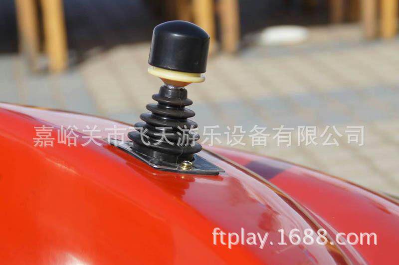 товар из китая 厂家直销充气陆冰外圈两用冰雪游乐太空战车冰上碰碰车