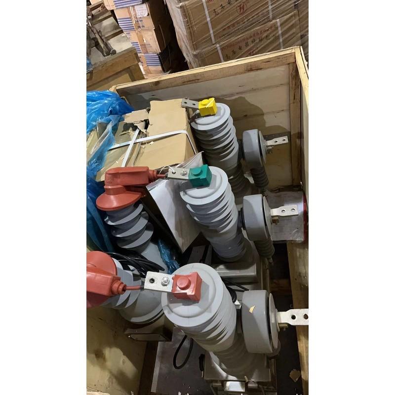 议价ZW32真空断路器、有控制器、有互感器未使用