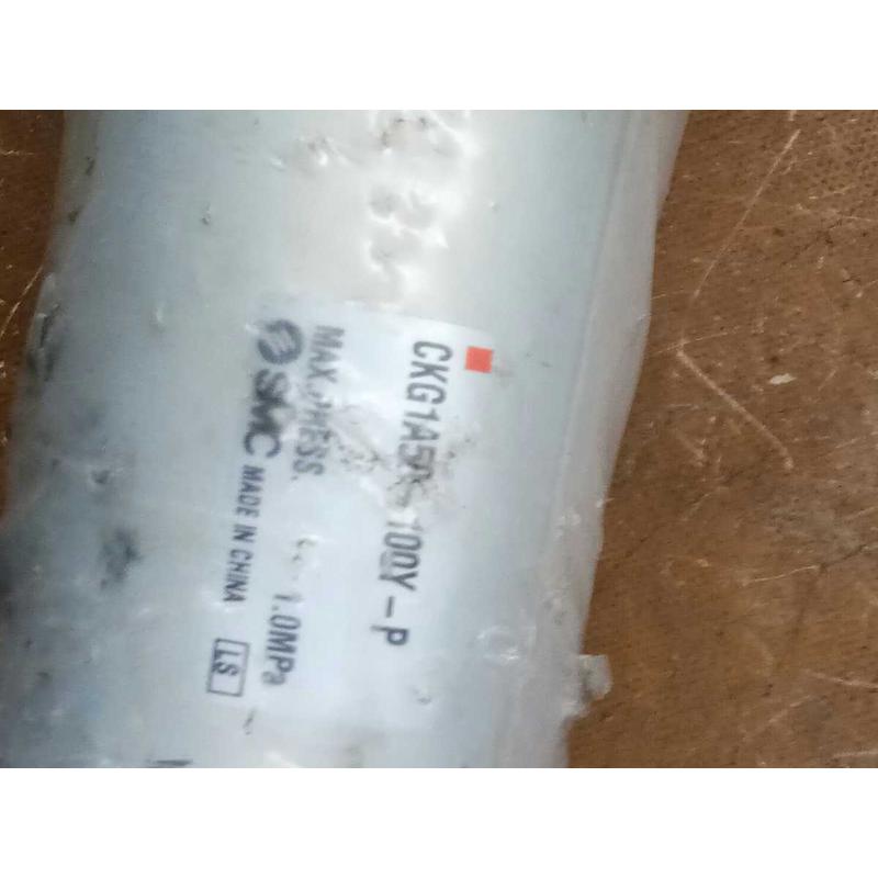 议价SMC  气缸  CKG1A50-100Y-P  未用过的 实物图