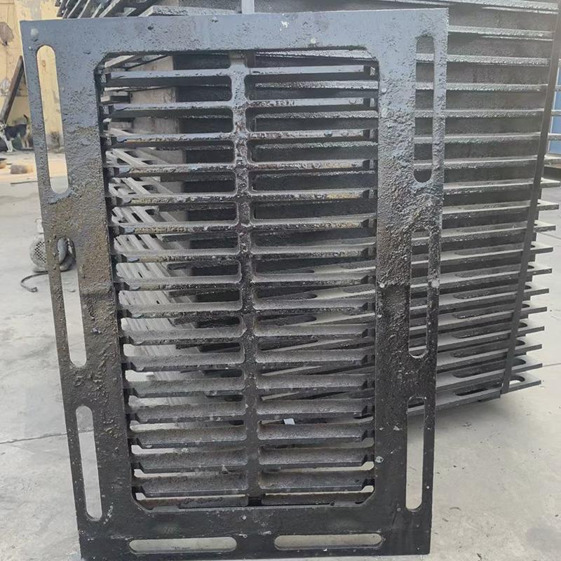 球墨铸铁井盖雨水沟盖板偏沟式水沟盖水表井球墨铸铁篦子生产厂