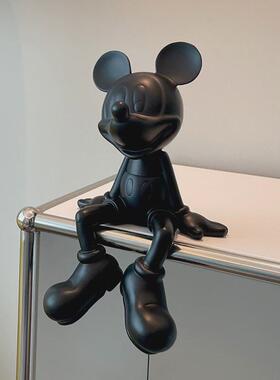 现代轻奢迎宾坐姿比心跳舞家居客厅电视柜酒柜装饰品桌面玄关摆件