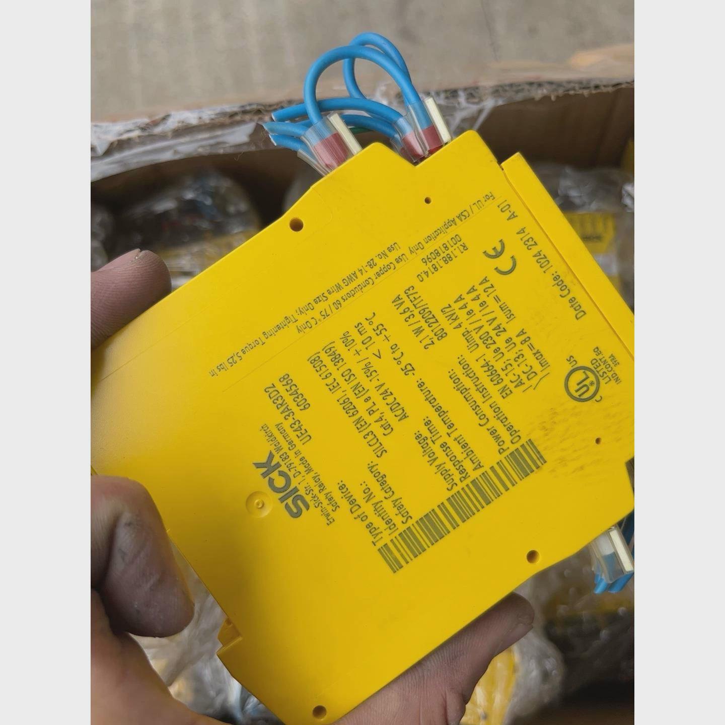 议价德国西克安全继电器SICK UE43-3AR二手拆机议价议价