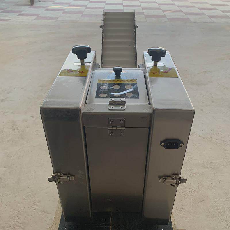 Холодильное оборудование 水饺皮机家用小型商用电动皮多功能包子皮混沌皮彷手工擀全自动机