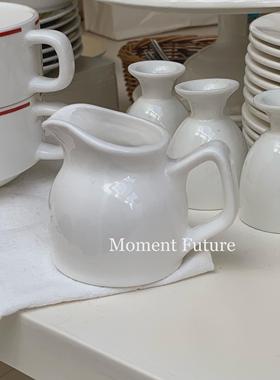 Moment Future 白色有手柄陶瓷调味杯咖啡奶泡杯拉花杯酱汁杯餐具