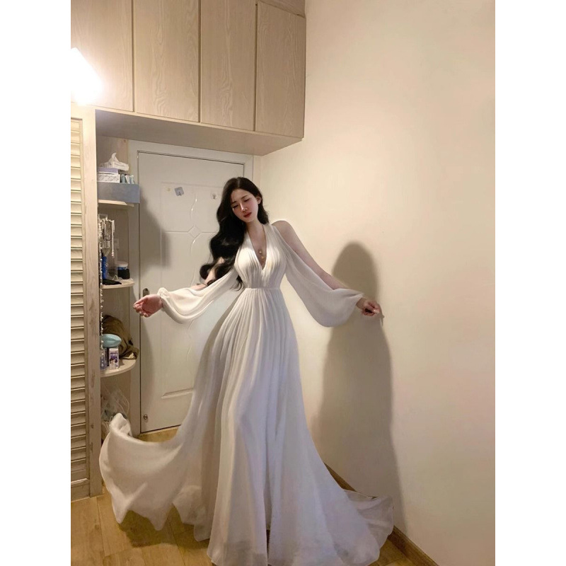 法式挂脖连衣裙女高级感绝美超仙白色晨袍晚礼服长裙气质生日