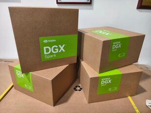 英伟达NVIDIA DGX Spark桌面级Grace Blackwell AI超级计算机