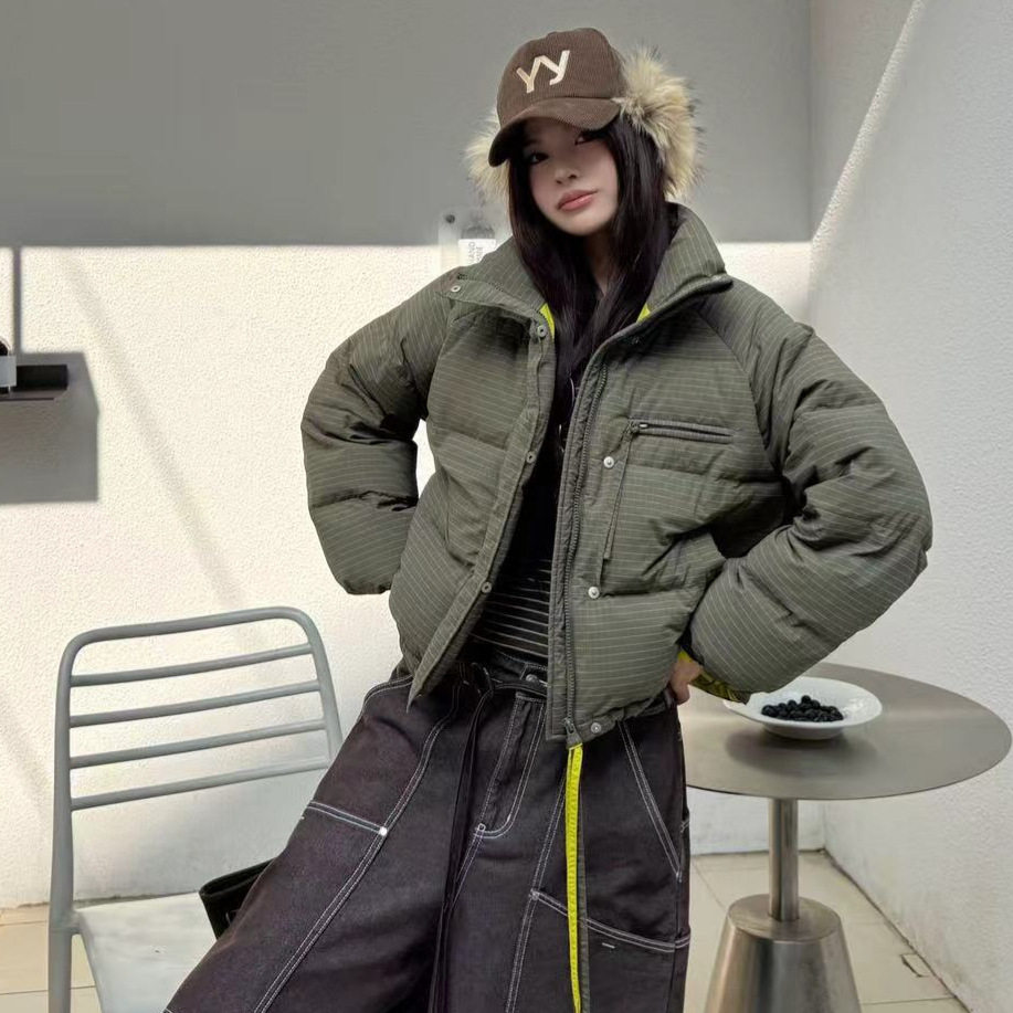 新款格子撞色时尚短款加厚羽绒服女韩货小众百搭鸭绒面包服小个子
