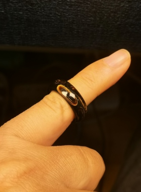 海柳戒指:圈口16，宽7.5。编号C975。