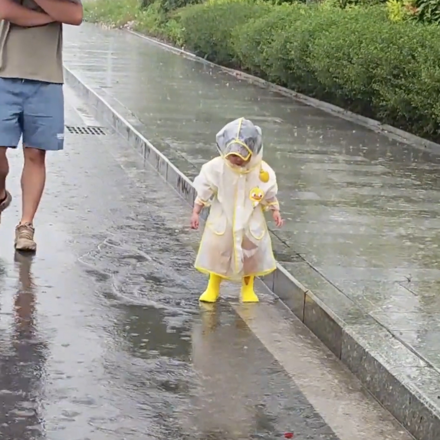 儿童雨衣长款全身防暴雨一体式遮脚男女童宝宝雨披幼儿园上学专用