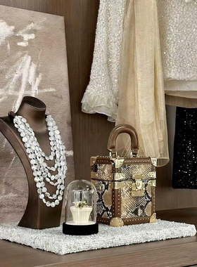 现代简约亮片女士衣帽间衣柜摆件