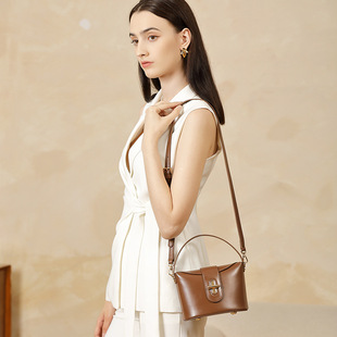 新款潮都市简约真皮女包2025斜挎包女包轻奢小众高级感胶囊锁扣包