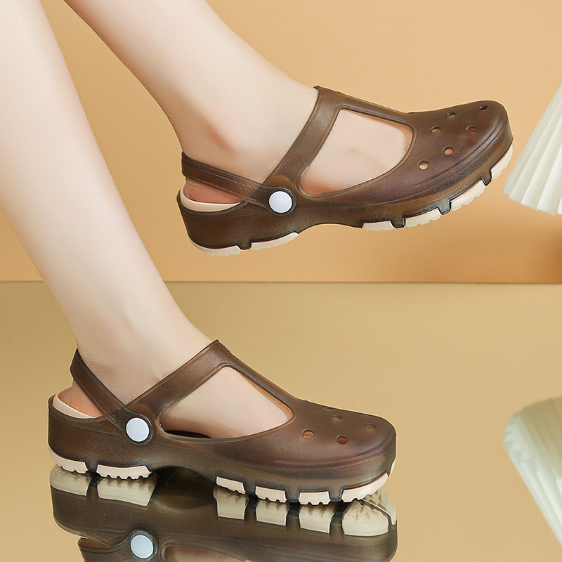 夏季新款外穿2026洞洞鞋凉鞋女款轻便防滑花园鞋包头护士鞋果冻鞋