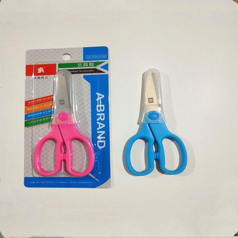 A牌K26-5136 文具剪刀135mm学生剪带塑料套儿童安全剪图片
