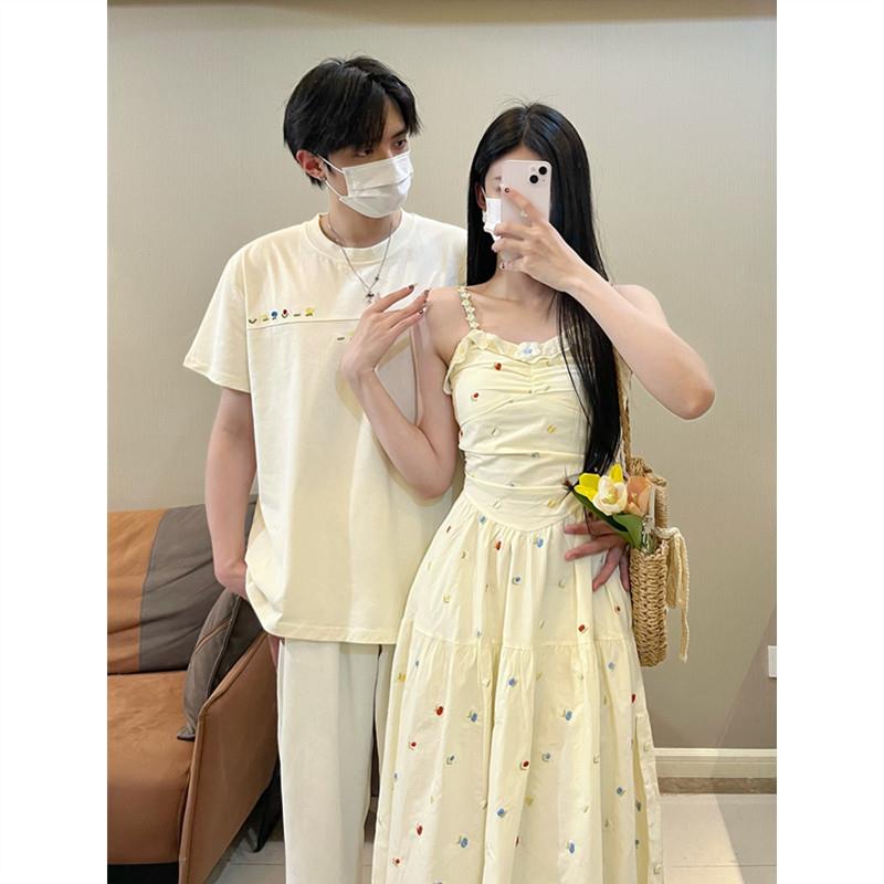 海边度假情侣装夏季2025新款短袖T恤高级感连衣裙两件套一裙一衣