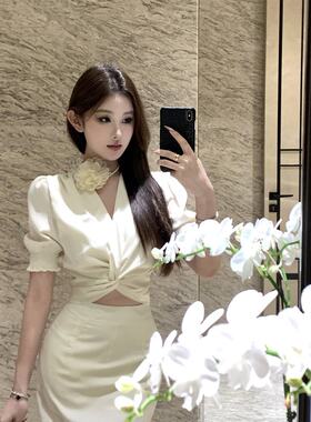 高级感缎面套装女夏法式泡泡袖交叉V领挂脖短款上衣蕾丝长裙