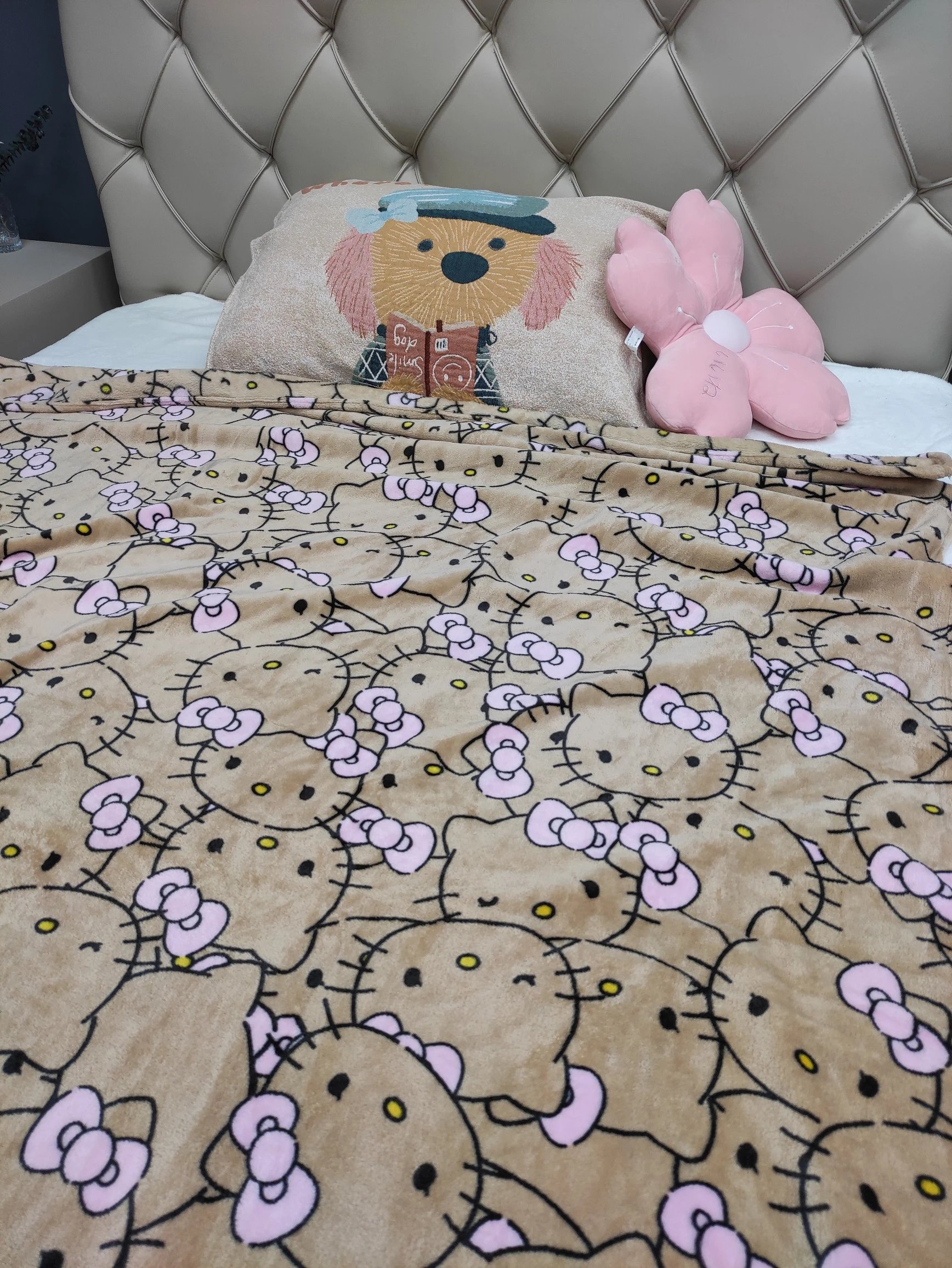 外贸黑皮Kitty法兰绒毛毯自带点香味中厚150*200卡通珊瑚绒床单