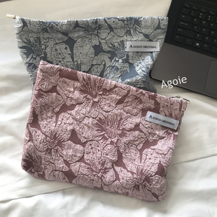 新款立体花朵化妆包女韩版大容量水乳刷收纳袋高级感便携手拿包