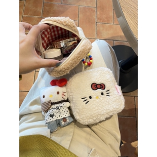 新款原创羊羔毛刺绣kitty化妆包大容量出行姨妈巾杂物内胆收纳包