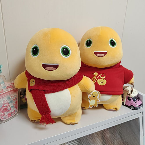 正版2024新年可爱围巾小奶龙公仔